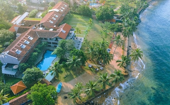 Earl's Reef Hotel,Near Golden Mile Beach,4 star