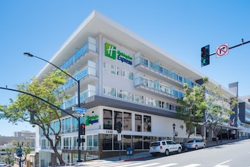 Holiday Inn Express San Diego Downtown By Ihg,1430 7Th Ave,3 star