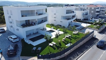 apartments twins with pools