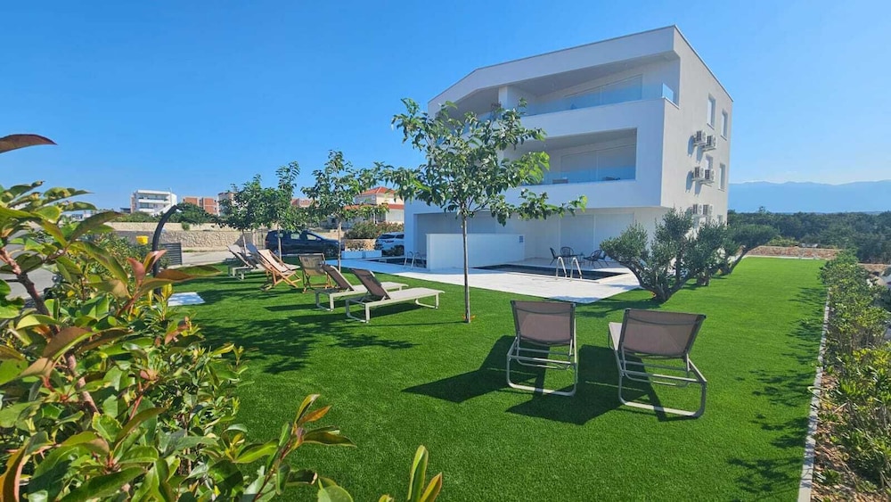 apartments twins with pools