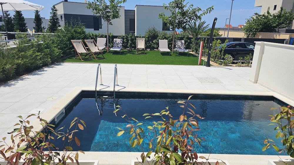 apartments twins with pools