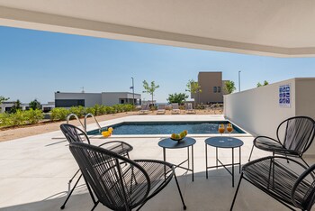 apartments twins with pools