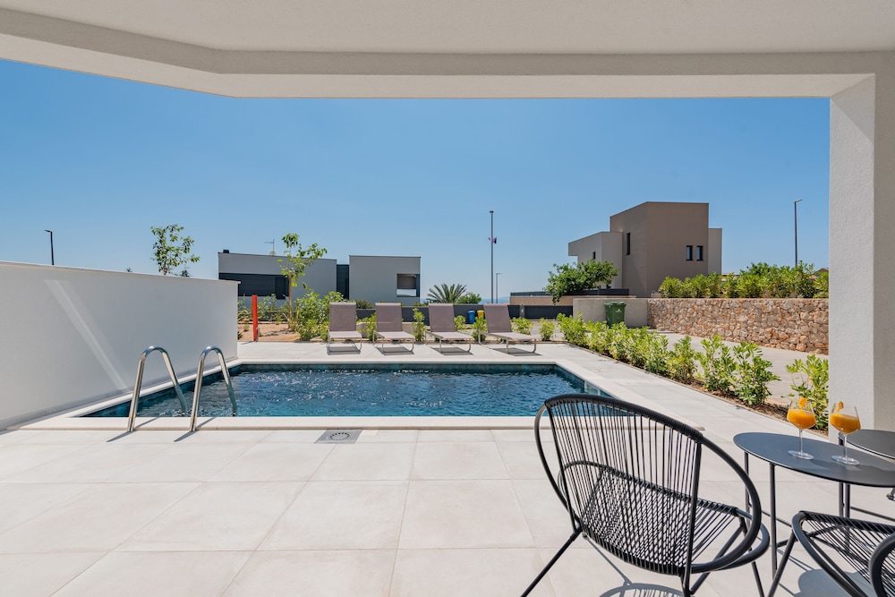 apartments twins with pools