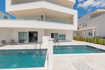 apartments twins with pools