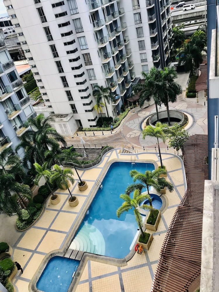 one palm tree villas across naia t3