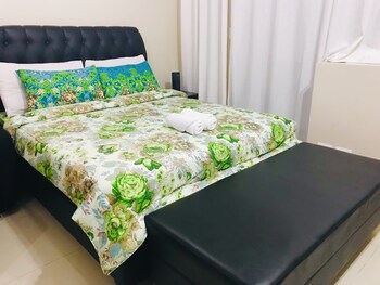 one palm tree villas across naia t3