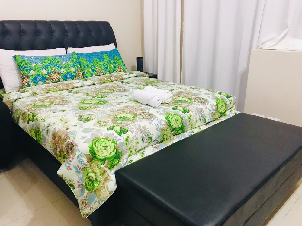 one palm tree villas across naia t3