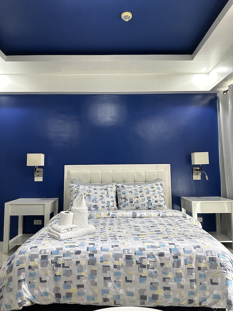 one palm tree villas across naia t3