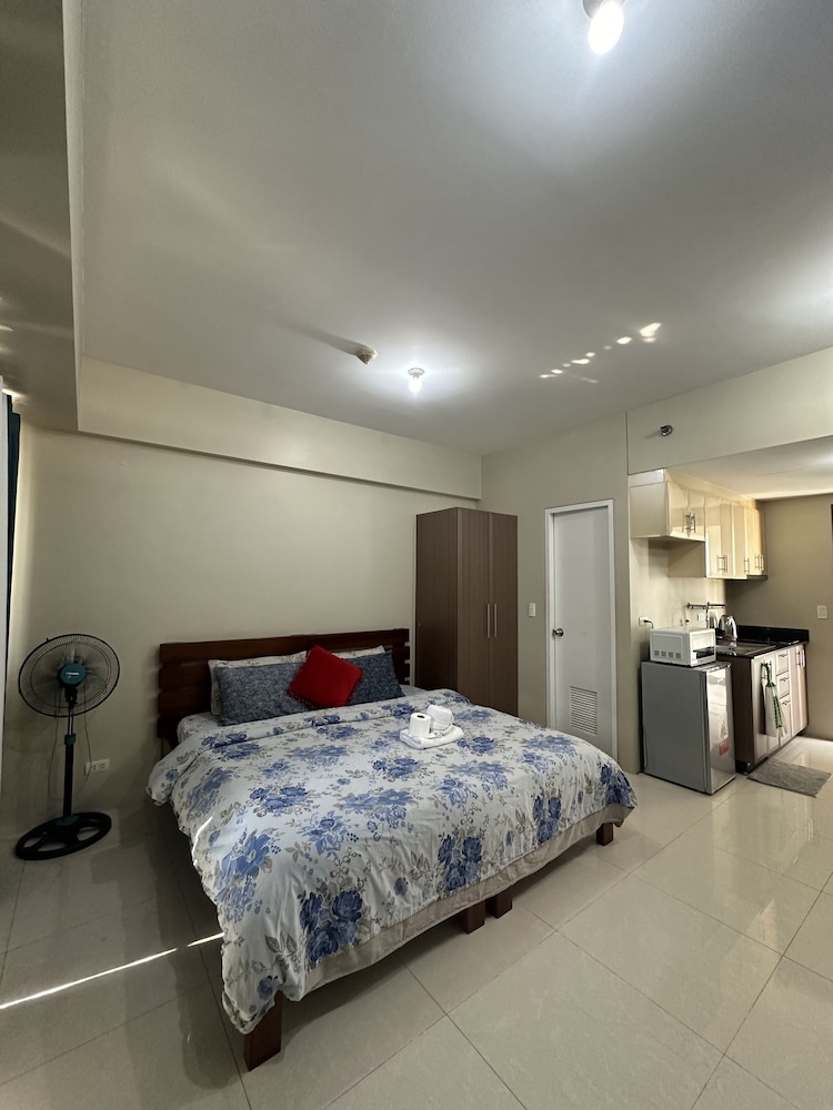 one palm tree villas across naia t3