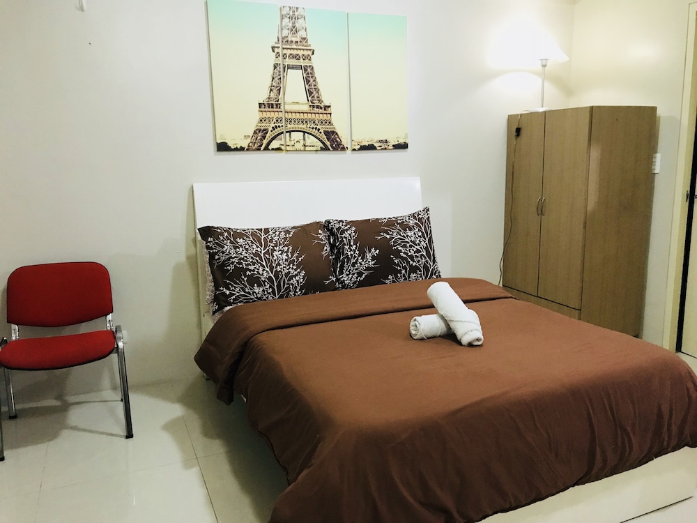 one palm tree villas across naia t3