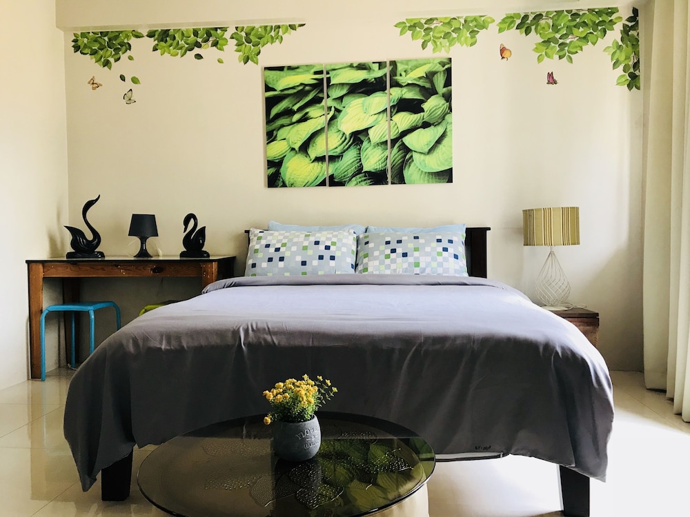 one palm tree villas across naia t3