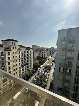 one palm tree villas across naia t3