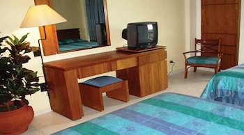 nueva toledo suites and hotel