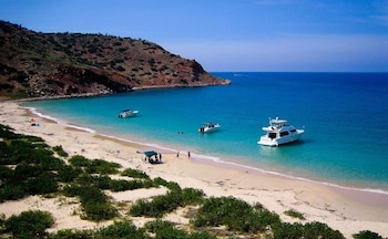 nueva toledo suites and hotel