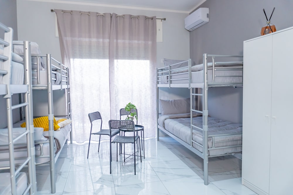 hostel partenope