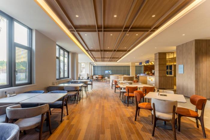 holiday inn express yuhuan wetland park an ihg hotel