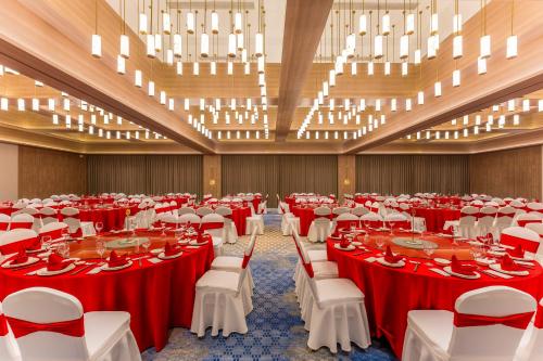 holiday inn express yuhuan wetland park an ihg hotel