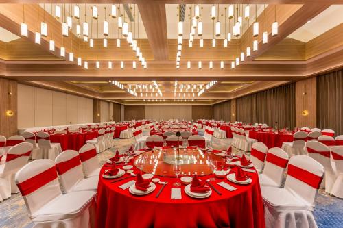 holiday inn express yuhuan wetland park an ihg hotel