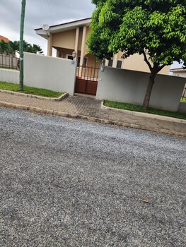 inviting 3 bed house in accra