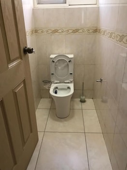 inviting 3 bed house in accra