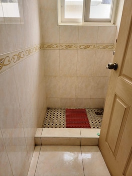 inviting 3 bed house in accra