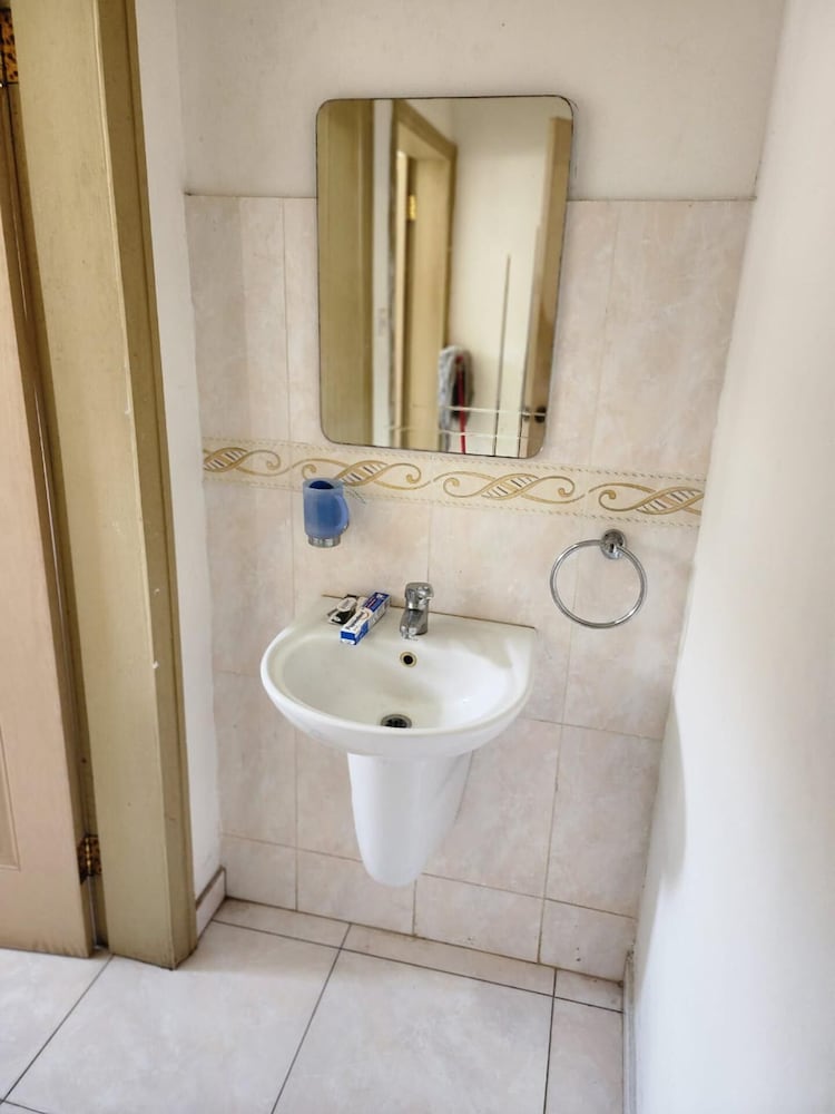 inviting 3 bed house in accra