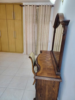 inviting 3 bed house in accra