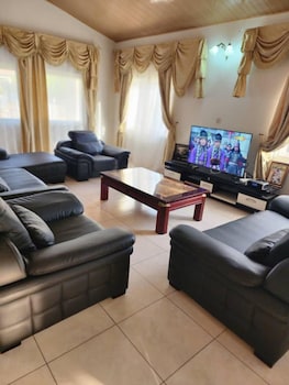 inviting 3 bed house in accra