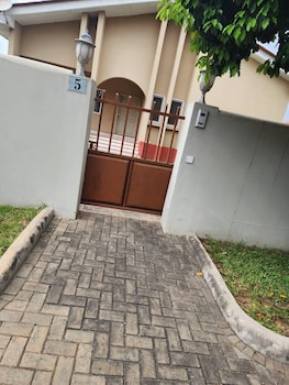 inviting 3 bed house in accra