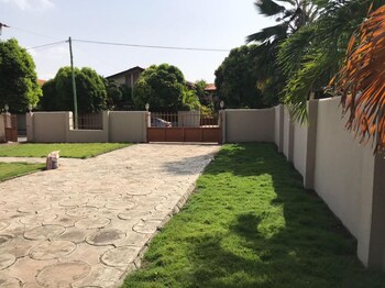 inviting 3 bed house in accra