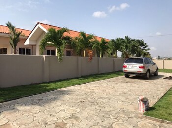 inviting 3 bed house in accra