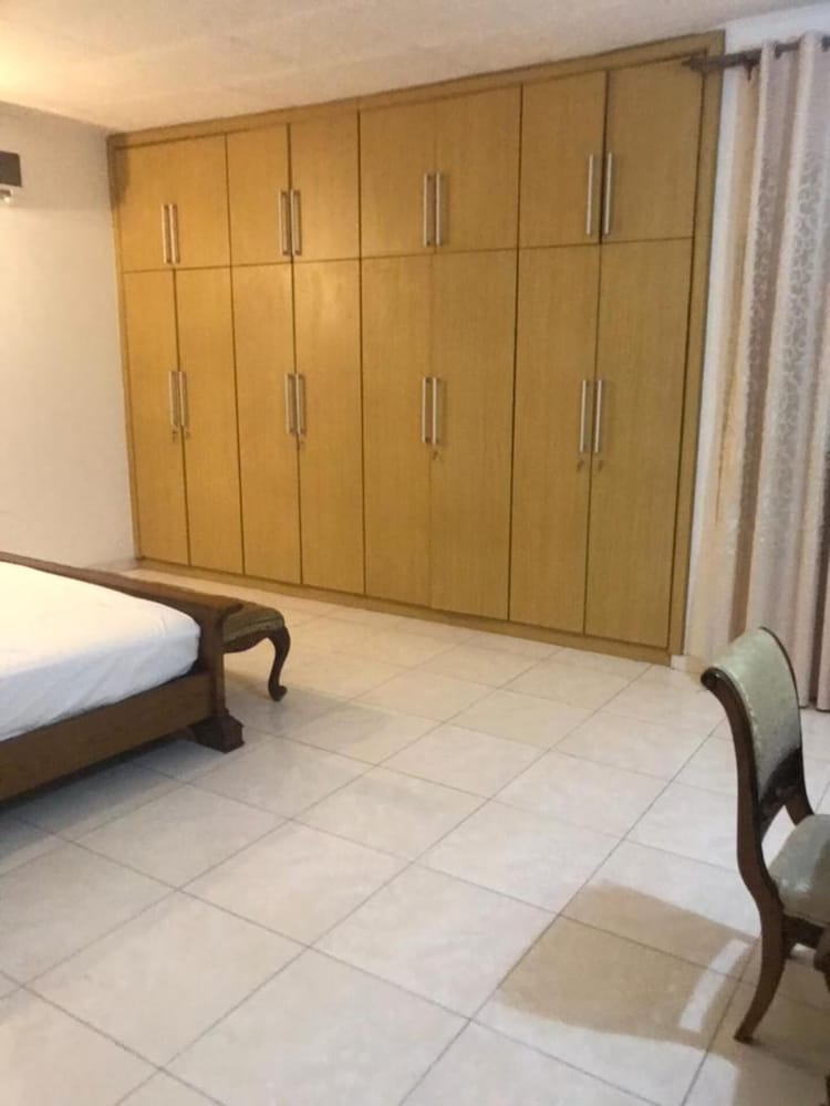 inviting 3 bed house in accra