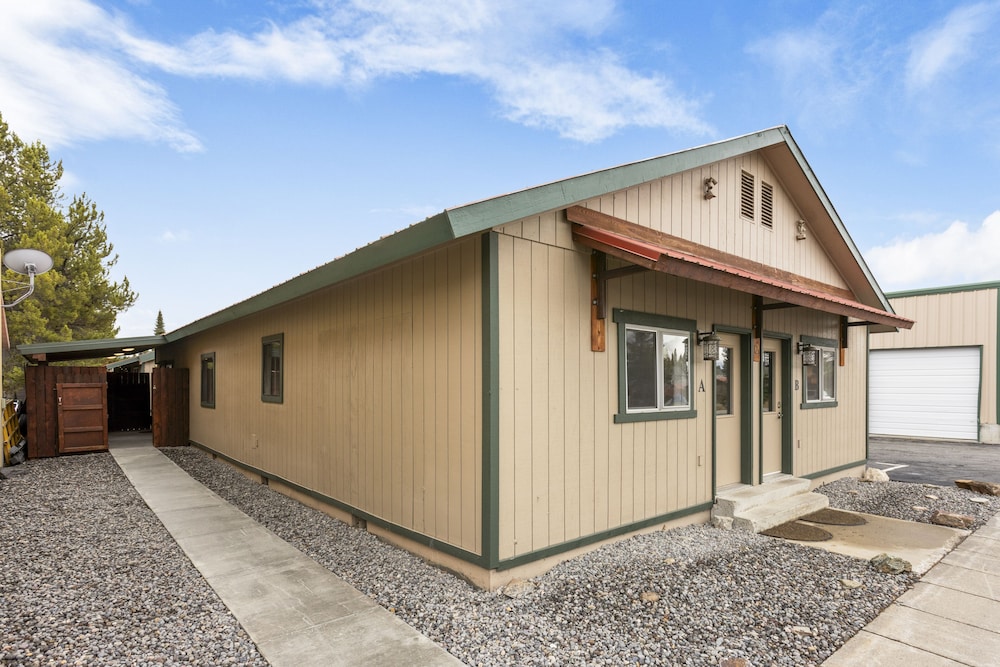 the yellowstone hideaway unit a