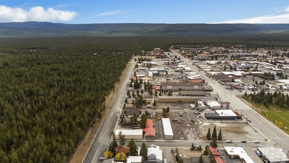 the yellowstone hideaway unit a