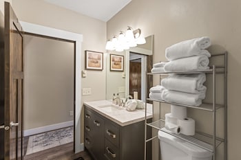 the yellowstone hideaway unit a