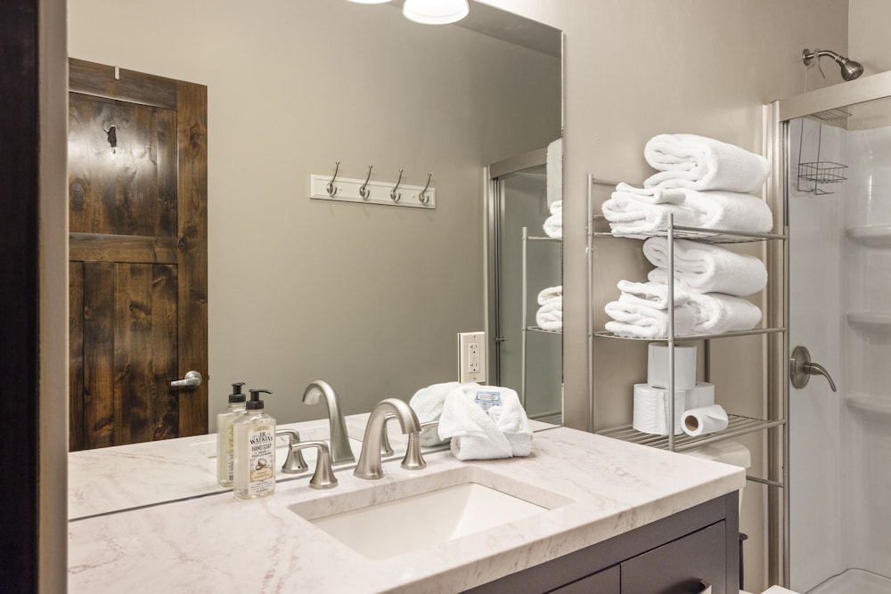 the yellowstone hideaway unit a