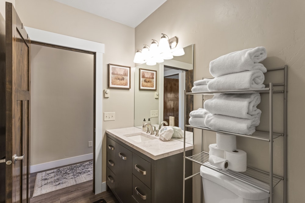 the yellowstone hideaway unit a