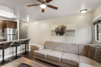 the yellowstone hideaway unit a