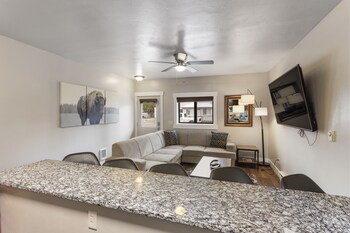 the yellowstone hideaway unit a