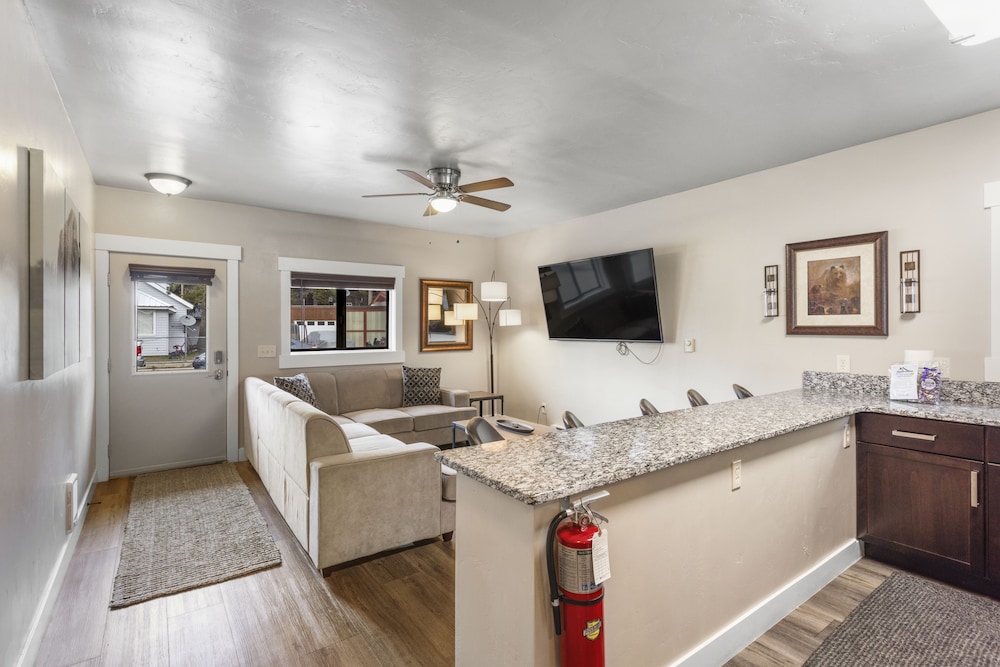 the yellowstone hideaway unit a