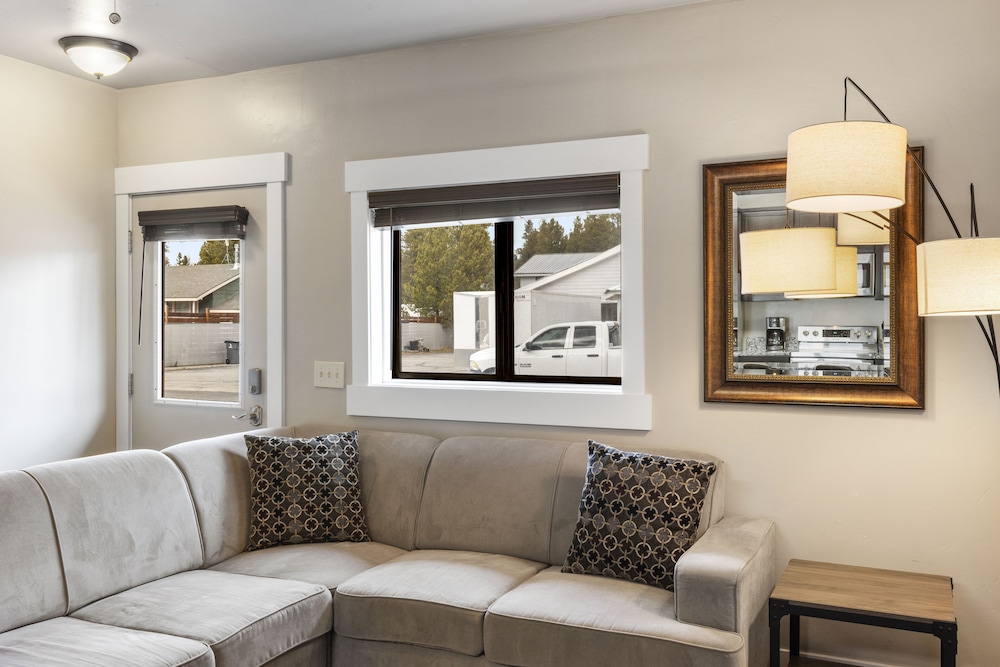 the yellowstone hideaway unit a