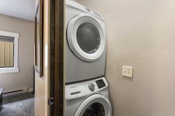 the yellowstone hideaway unit a