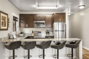 the yellowstone hideaway unit a