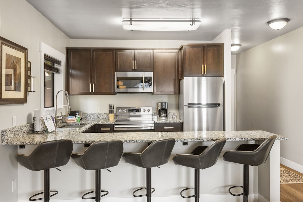 the yellowstone hideaway unit a