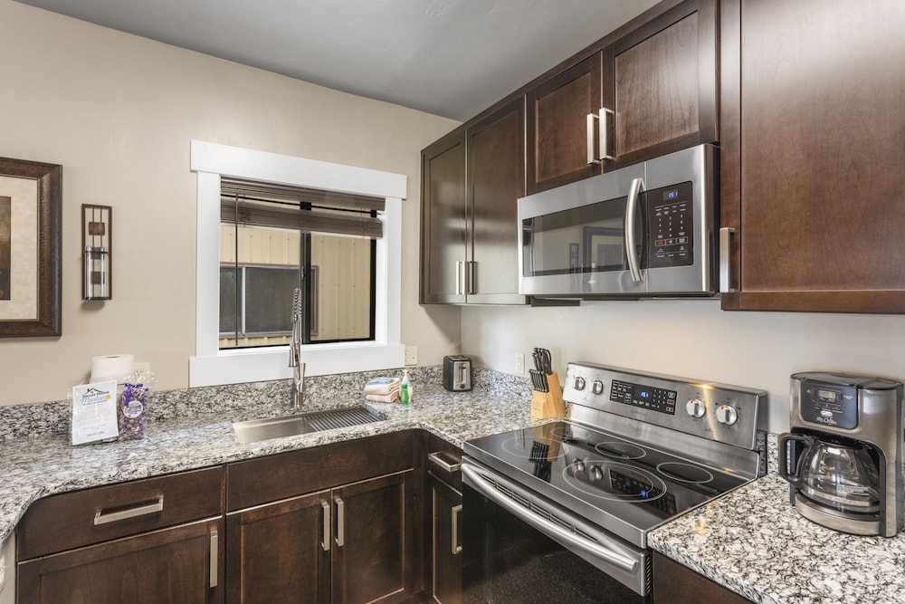 the yellowstone hideaway unit a