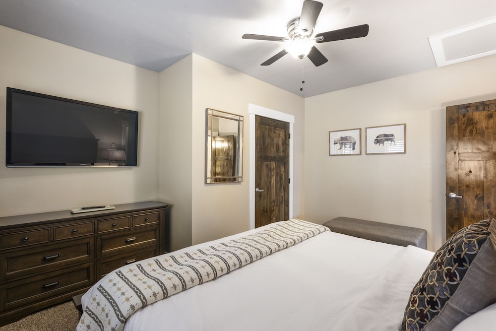 the yellowstone hideaway unit a