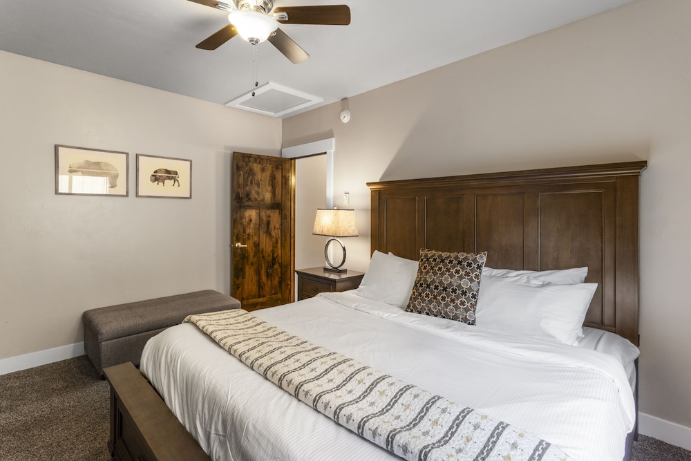 the yellowstone hideaway unit a