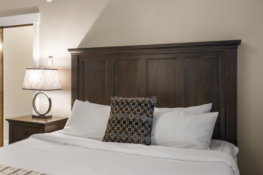 the yellowstone hideaway unit a