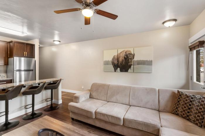 the yellowstone hideaway unit a