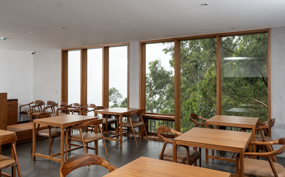 The Valle By Kondody Hotels,India>>Devikolam,3 star